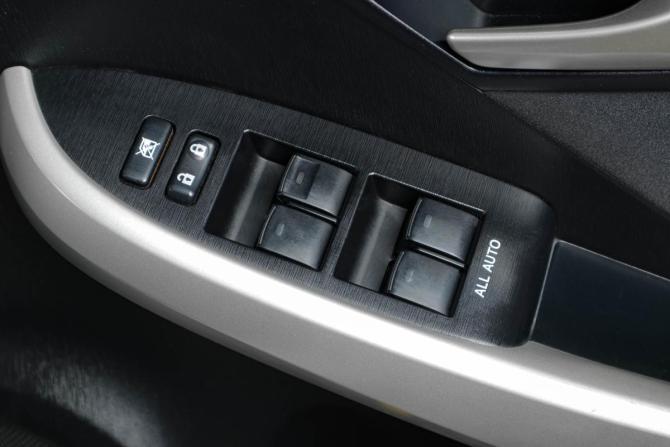 Toyota Prius III Рестайлинг (XW30) с пробегом 2013 года, цена 1 279 000 рублей, 300000 км, лифтбек, Автокод Объявления