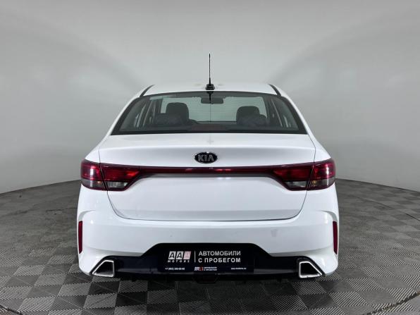 Kia Rio IV Рестайлинг с пробегом 2020 года, цена 799 000 рублей, 130593 км, седан, Автокод Объявления