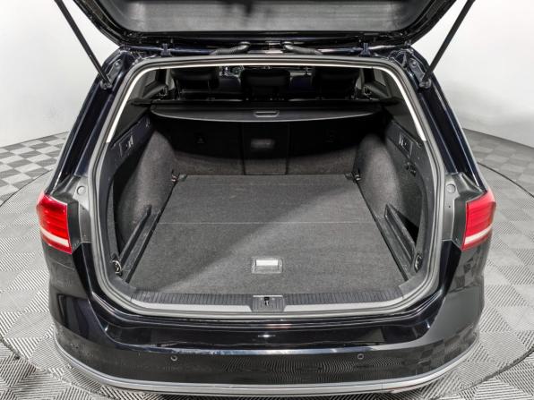 Volkswagen Passat B8 с пробегом 2017 года, цена 2 290 000 рублей, 172000 км, универсал, Автокод Объявления