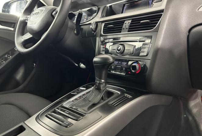 Audi A4 IV (B8) Рестайлинг с пробегом 2012 года, цена 1 490 000 рублей, 216864 км, седан, Автокод Объявления