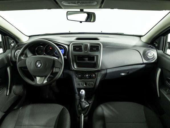 Renault Logan II с пробегом 2017 года, цена 929 700 рублей, 77995 км, седан, Автокод Объявления