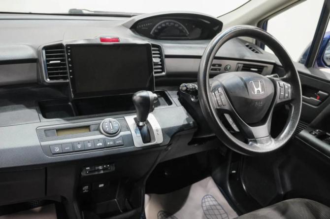 Honda Freed I с пробегом 2011 года, цена 1 049 000 рублей, 202000 км, компактвэн, Автокод Объявления