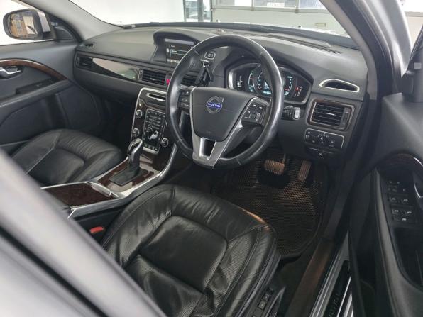 Volvo V70 III Рестайлинг с пробегом 2013 года, цена 1 000 000 рублей, 145115 км, универсал, Автокод Объявления