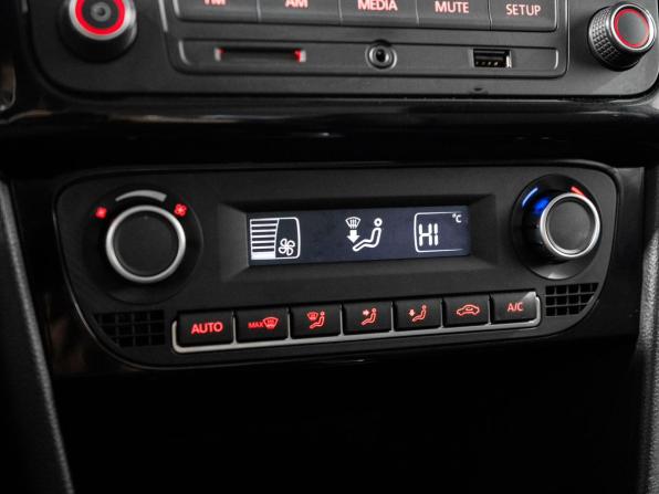 Volkswagen Polo V Рестайлинг с пробегом 2017 года, цена 1 149 500 рублей, 89219 км, седан, Автокод Объявления