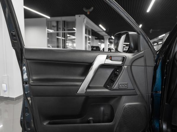 Toyota Land Cruiser Prado 150 Series Рестайлинг 2 с пробегом 2018 года, цена 4 850 000 рублей, 207932 км, внедорожник, Автокод Объявления