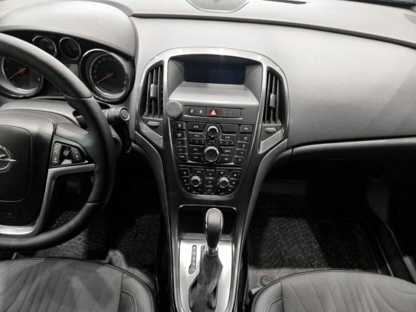 Opel Astra J Рестайлинг с пробегом 2013 года, цена 750 000 рублей, 233026 км, седан, Автокод Объявления