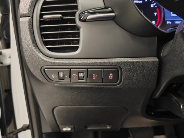 Kia Rio IV с пробегом 2018 года, цена 1 350 000 рублей, 116012 км, хэтчбек, Автокод Объявления