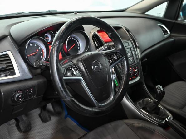Opel Astra J Рестайлинг с пробегом 2013 года, цена 580 000 рублей, 256922 км, седан, Автокод Объявления