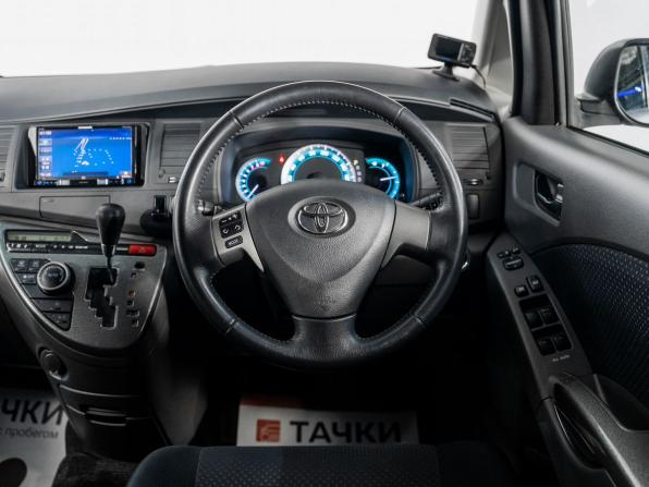 Toyota ISis I Рестайлинг с пробегом 2010 года, цена 1 180 500 рублей, 128648 км, компактвэн, Автокод Объявления