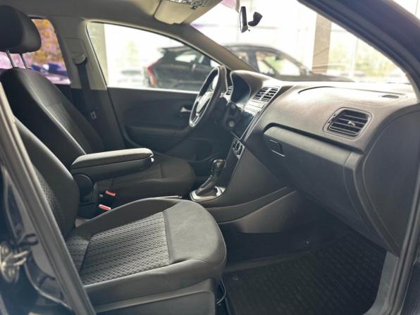 Volkswagen Polo V Рестайлинг с пробегом 2019 года, цена 1 045 000 рублей, 190000 км, седан, Автокод Объявления