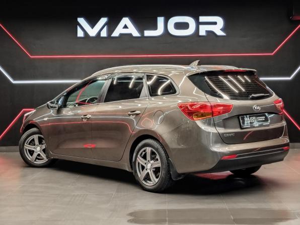 Kia Ceed II Рестайлинг с пробегом 2018 года, цена 1 245 000 рублей, 189618 км, универсал, Автокод Объявления
