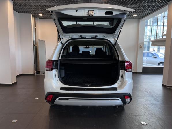 Mitsubishi Outlander III Рестайлинг 3 с пробегом 2022 года, цена 2 990 000 рублей, 46782 км, внедорожник, Автокод Объявления