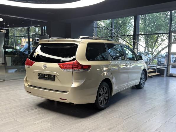 Toyota Sienna III с пробегом 2010 года, цена 1 480 000 рублей, 249313 км, минивэн, Автокод Объявления