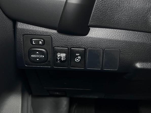 Toyota Corolla XI (E160 E170 E180) Рестайлинг 1 с пробегом 2017 года, цена 1 720 000 рублей, 94702 км, седан, Автокод Объявления