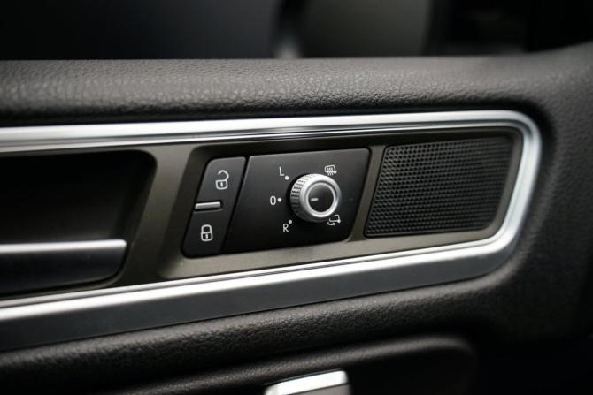 Volkswagen Touareg II Рестайлинг с пробегом 2015 года, цена 2 740 000 рублей, 239463 км, внедорожник, Автокод Объявления