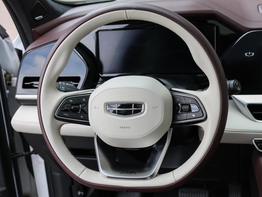 Geely Monjaro I Москва  - изображение 18