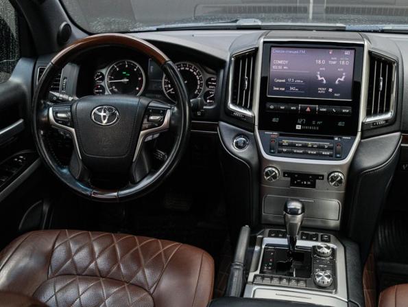 Toyota Land Cruiser 200 Series Рестайлинг 2 с пробегом 2017 года, цена 7 590 000 рублей, 117929 км, внедорожник, Автокод Объявления