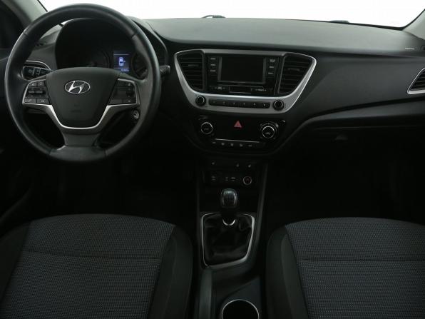 Hyundai Solaris II с пробегом 2017 года, цена 1 049 000 рублей, 151500 км, седан, Автокод Объявления