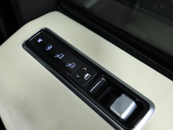 Land Rover Range Rover IV Рестайлинг с пробегом 2018 года, цена 5 349 000 рублей, 196902 км, внедорожник, Автокод Объявления