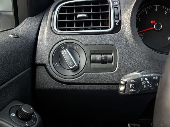 Volkswagen Polo V Рестайлинг с пробегом 2018 года, цена 955 200 рублей, 134254 км, седан, Автокод Объявления