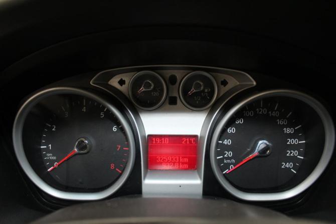 Ford Focus II Рестайлинг с пробегом 2010 года, цена 550 000 рублей, 325932 км, седан, Автокод Объявления