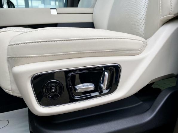 Li Auto (Lixiang) Mega с пробегом 2024 года, цена 7 849 000 рублей, 2800 км, минивэн, Автокод Объявления