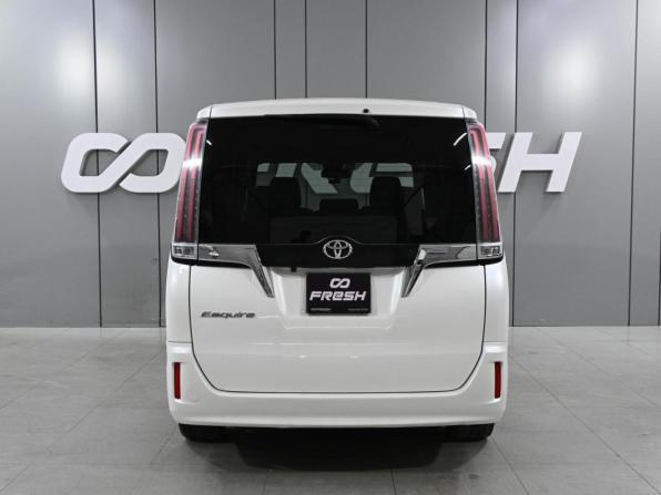 Toyota Esquire I Рестайлинг с пробегом 2017 года, цена 2 349 000 рублей, 149884 км, минивэн, Автокод Объявления