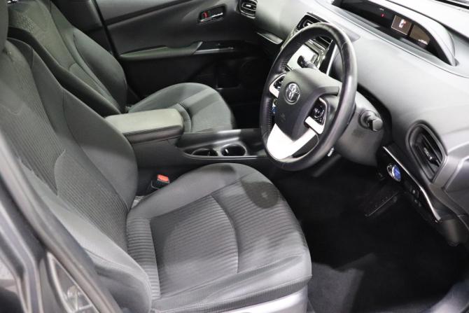 Toyota Prius IV (XW50) с пробегом 2017 года, цена 1 500 000 рублей, 105483 км, лифтбек, Автокод Объявления