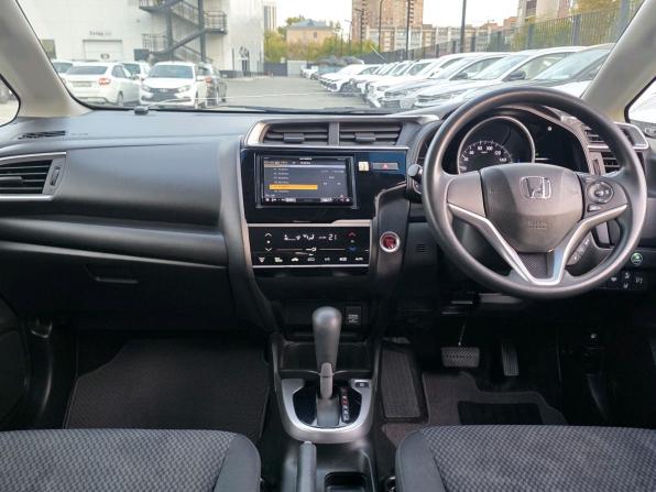 Honda Fit III Рестайлинг с пробегом 2018 года, цена 1 070 000 рублей, 109565 км, хэтчбек, Автокод Объявления