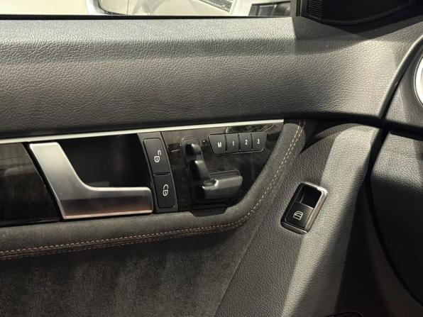Mercedes-Benz C-Класс III (W204) Рестайлинг с пробегом 2012 года, цена 1 325 000 рублей, 118000 км, седан, Автокод Объявления