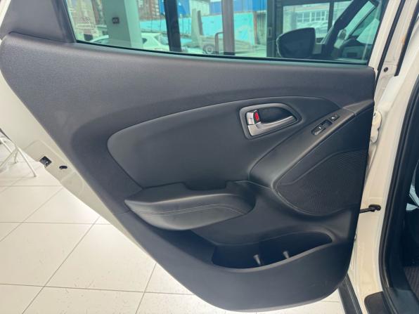 Hyundai ix35 I Рестайлинг с пробегом 2015 года, цена 1 099 000 рублей, 166314 км, внедорожник, Автокод Объявления