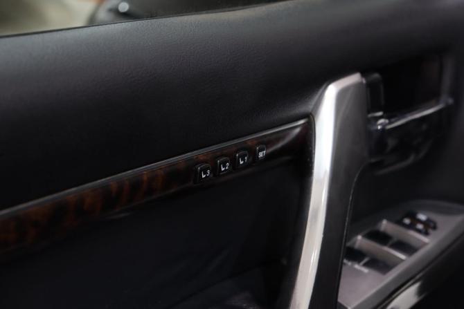 Toyota Land Cruiser 200 Series Рестайлинг 1 с пробегом 2012 года, цена 3 450 000 рублей, 338690 км, внедорожник, Автокод Объявления