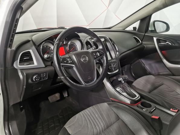 Opel Astra J Рестайлинг с пробегом 2014 года, цена 685 000 рублей, 179468 км, седан, Автокод Объявления