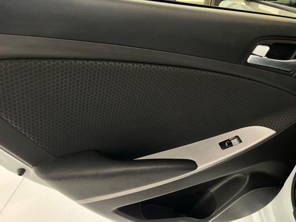 Hyundai Solaris I Рестайлинг с пробегом 2014 года, цена 1 099 000 рублей, 97908 км, хэтчбек, Автокод Объявления