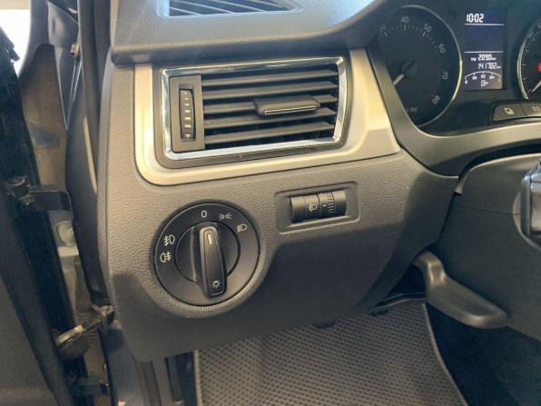 Skoda Rapid I с пробегом 2014 года, цена 939 000 рублей, 141782 км, лифтбек, Автокод Объявления