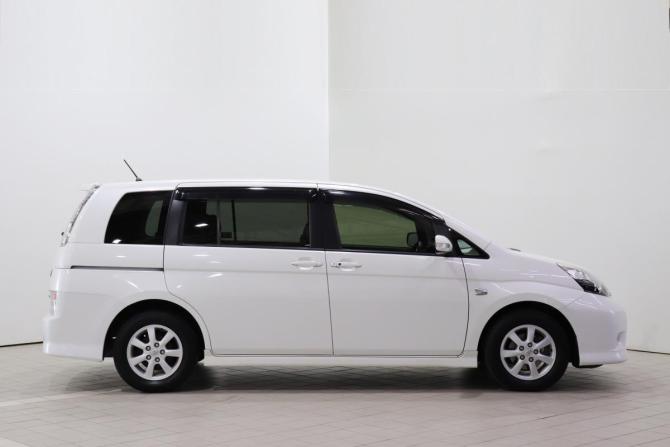 Toyota ISis I Рестайлинг с пробегом 2013 года, цена 1 120 000 рублей, 161014 км, минивэн, Автокод Объявления