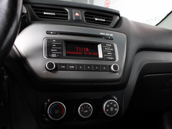 Kia Rio III Рестайлинг с пробегом 2016 года, цена 900 000 рублей, 158000 км, седан, Автокод Объявления