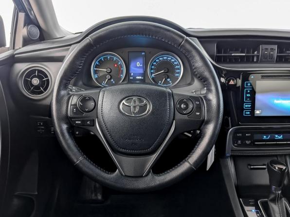 Toyota Corolla XI (E160 E170 E180) Рестайлинг 1 с пробегом 2018 года, цена 1 945 000 рублей, 49594 км, седан, Автокод Объявления