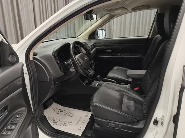 Mitsubishi Outlander III Рестайлинг 2 с пробегом 2015 года, цена 1 950 000 рублей, 200000 км, внедорожник, Автокод Объявления