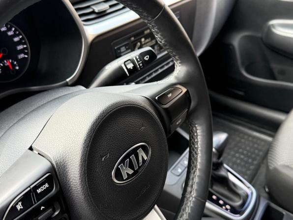 Kia Rio IV Рестайлинг с пробегом 2021 года, цена 1 649 000 рублей, 53000 км, седан, Автокод Объявления