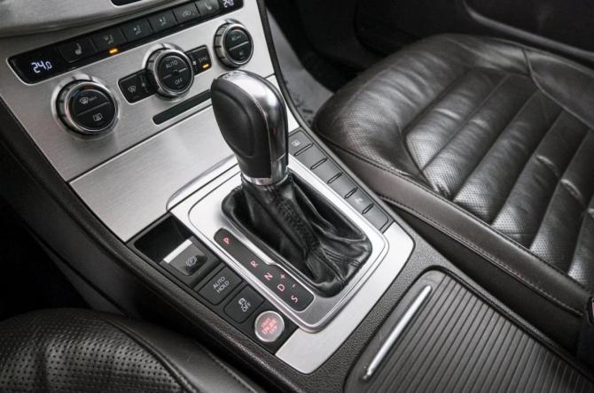 Volkswagen Passat B7 с пробегом 2012 года, цена 1 259 000 рублей, 187000 км, седан, Автокод Объявления