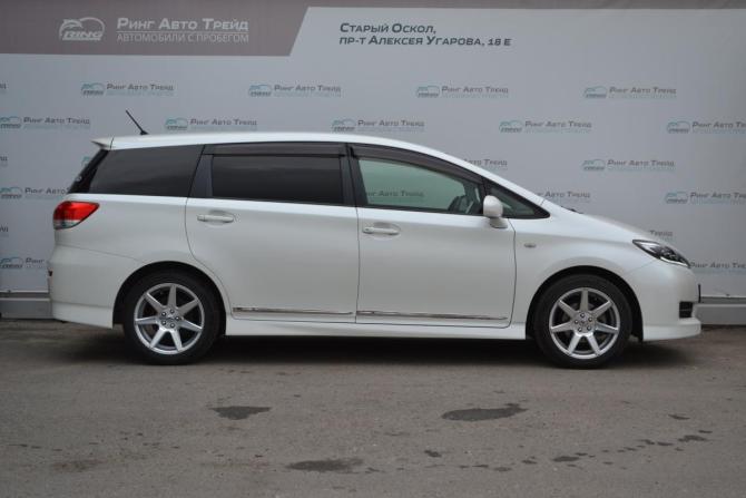 Toyota Wish II с пробегом 2011 года, цена 1 350 000 рублей, 162588 км, минивэн, Автокод Объявления