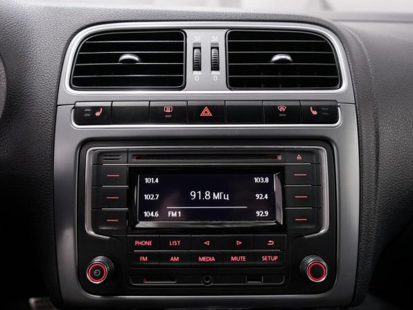 Volkswagen Polo V Рестайлинг с пробегом 2016 года, цена 1 295 000 рублей, 79000 км, седан, Автокод Объявления