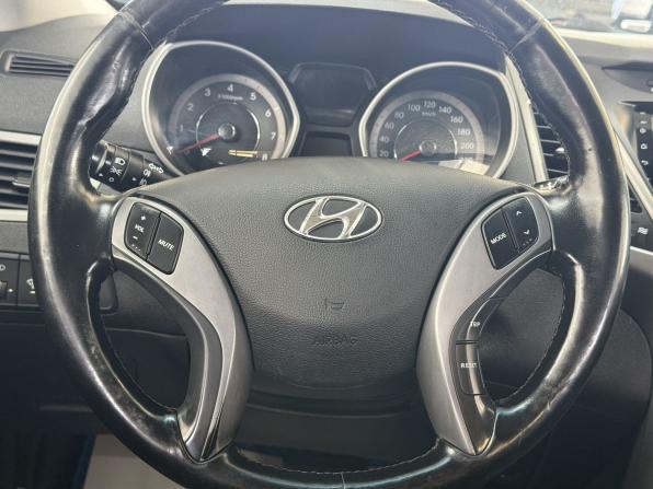 Hyundai Elantra V (MD) Рестайлинг с пробегом 2015 года, цена 1 190 000 рублей, 100154 км, седан, Автокод Объявления