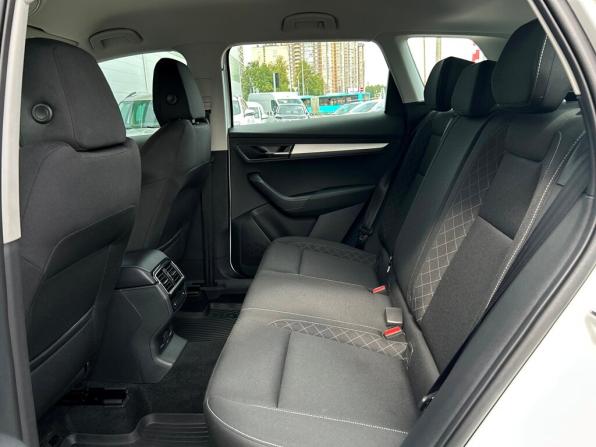 Skoda Karoq I с пробегом 2022 года, цена 2 422 300 рублей, 106766 км, внедорожник, Автокод Объявления