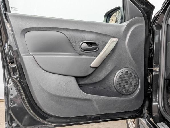 Renault Logan II Рестайлинг с пробегом 2019 года, цена 1 185 000 рублей, 60399 км, седан, Автокод Объявления