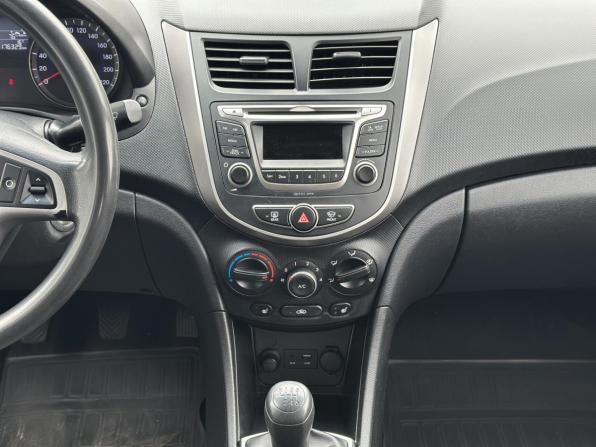 Hyundai Solaris I с пробегом 2014 года, цена 865 000 рублей, 176328 км, седан, Автокод Объявления