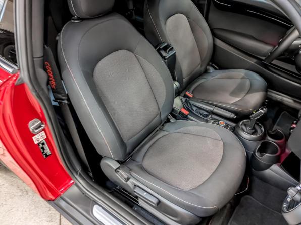 Mini Hatch III (F55/F56) Рестайлинг с пробегом 2020 года, цена 2 315 000 рублей, 51000 км, хэтчбек, Автокод Объявления