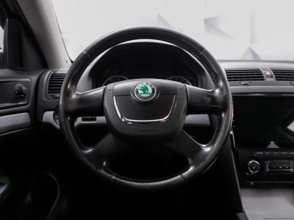 Skoda Octavia II (A5) Рестайлинг с пробегом 2012 года, цена 831 000 рублей, 180000 км, лифтбек, Автокод Объявления