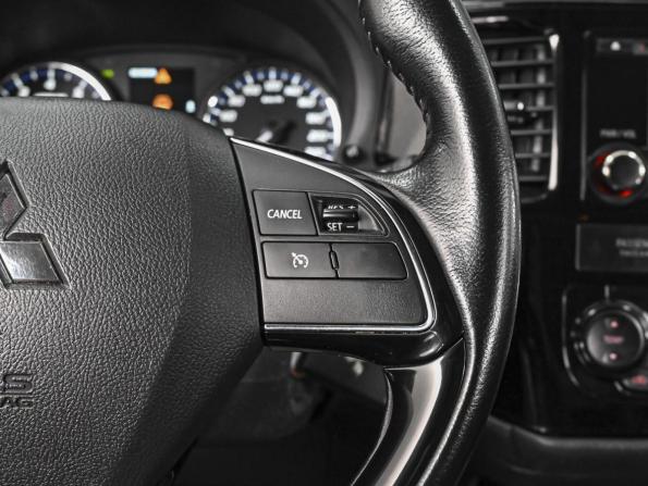 Mitsubishi Outlander III Рестайлинг 2 с пробегом 2017 года, цена 1 908 000 рублей, 182455 км, внедорожник, Автокод Объявления